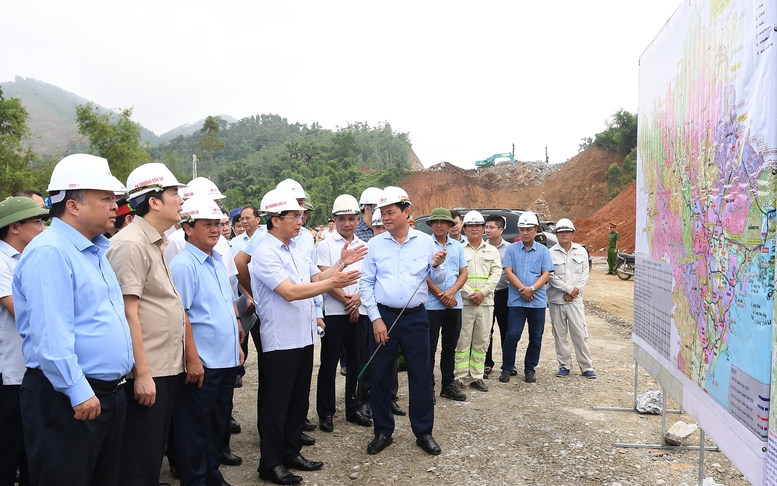 Tập trung máy móc, nhân lực để tăng tốc tiến độ 4 dự án cao tốc trọng điểm phía Bắc