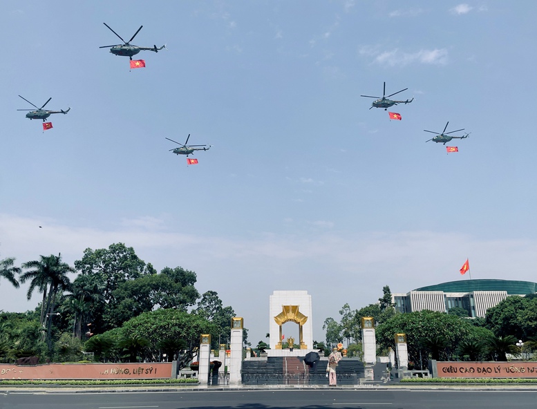 Cận cảnh dàn máy bay lần đầu hợp luyện trên bầu trời Hà Nội- Ảnh 8.