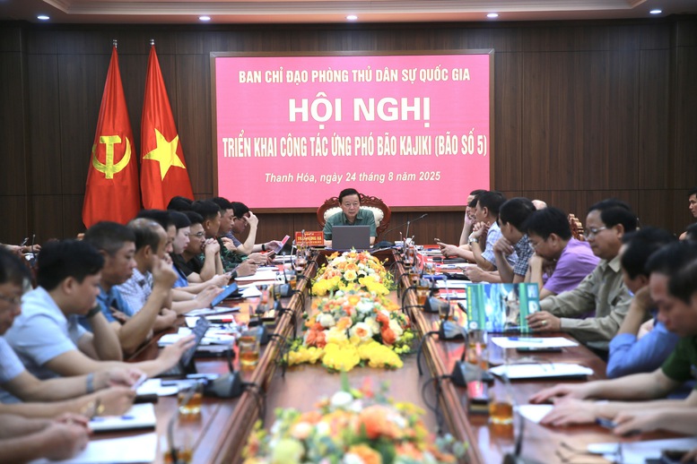 Thủ tướng họp khẩn ứng phó bão số 5: Bảo vệ tính mạng nhân dân là mục tiêu cao nhất- Ảnh 3.