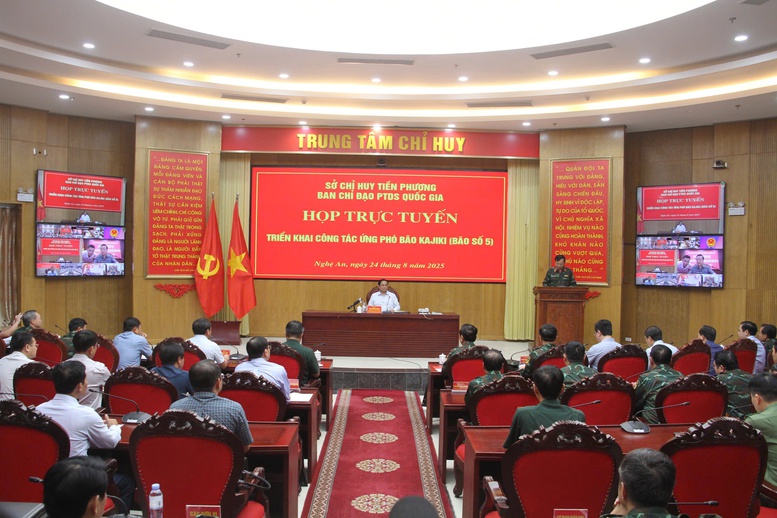 Hình ảnh 1 Thủ tướng Phạm Minh Chính chủ trì cuộc họp khẩn với Bí thư, Chủ tịch UBND các tỉnh từ Thanh Hóa đến Quảng Trị để triển khai công tác ứng phó với bão số 5 và mưa lũ sau bão - Ảnh VGP/Nhật Bắc