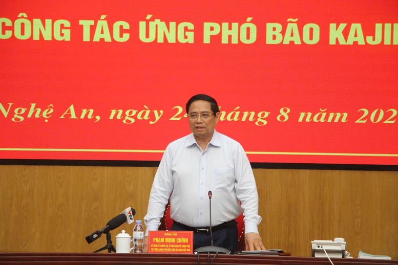 Hình ảnh 3 Thủ tướng nêu rõ, công tác chuẩn bị phải kỹ lưỡng, từ sớm từ xa, ngay từ khi mà bão chưa vào - Ảnh VGP/Nhật Bắc