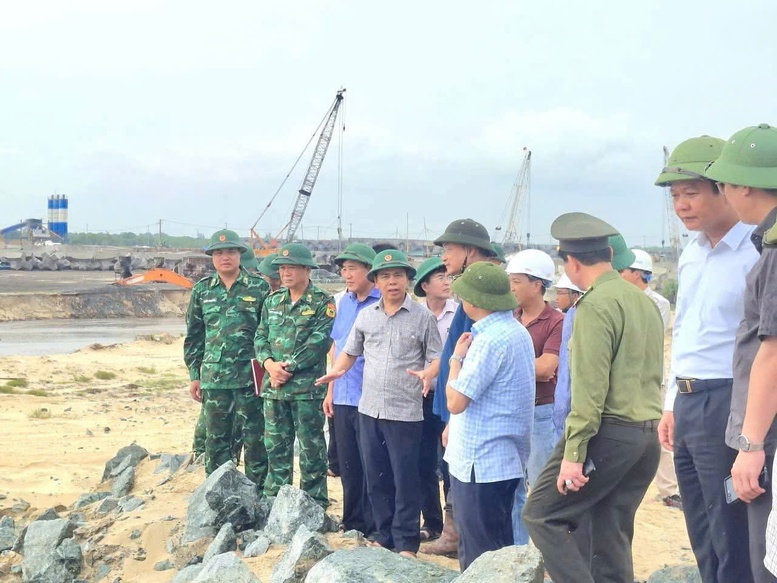 Ứng phó bão số 5: Quảng Trị khuyến cáo người dân không ra khỏi nhà từ 21h hôm nay- Ảnh 1.