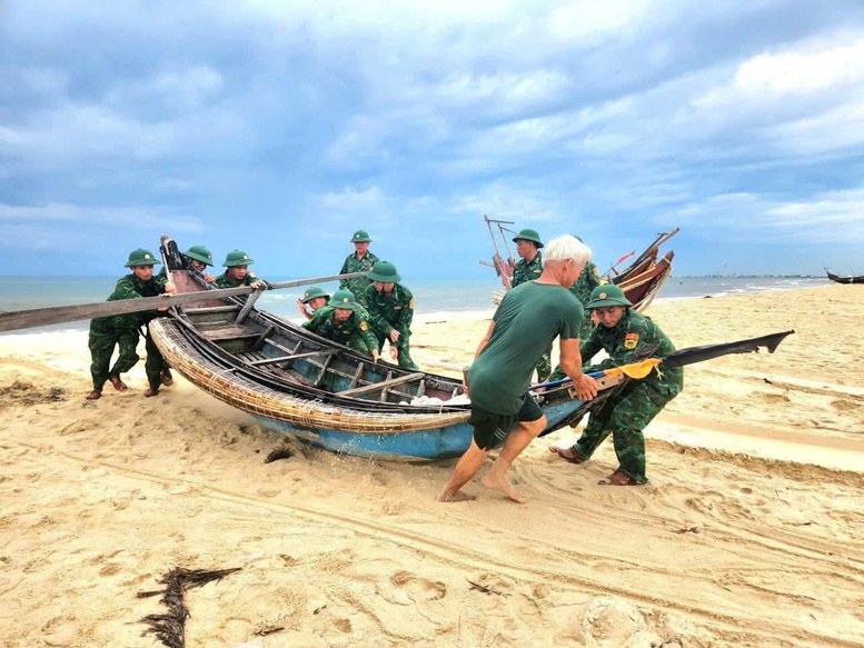Ứng phó bão số 5: Quảng Trị khuyến cáo người dân không ra khỏi nhà từ 21h hôm nay- Ảnh 2.