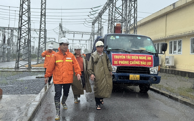 EVNNPT lập hai đoàn công tác chỉ huy, ứng trực bão số 5 tại vùng tâm bão