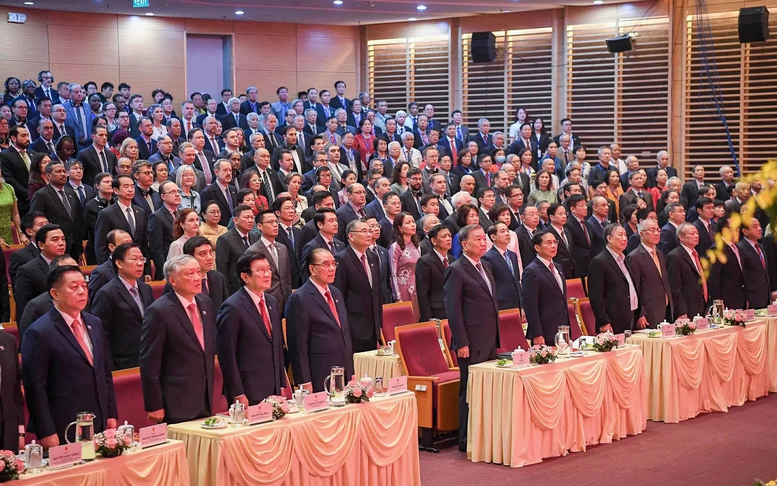 Các đồng chí lãnh đạo, nguyên lãnh đạo Đảng, Nhà nước, các đại sứ, trưởng cơ quan đại diện nước ngoài tại Việt Nam... dự lễ kỷ niệm 80 năm thành lập ngành Ngoại giao Việt Nam (28/8/1945-28/8/2025) - Ảnh: VGP/Hải Minh