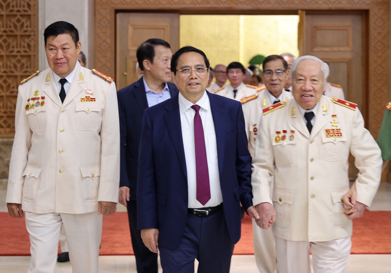Hình ảnh 1 Thủ tướng Phạm Minh Chính gặp mặt, tri ân Ban Liên lạc Công an chi viện chiến trường miền Nam - Ảnh: VGP/Nhật Bắc