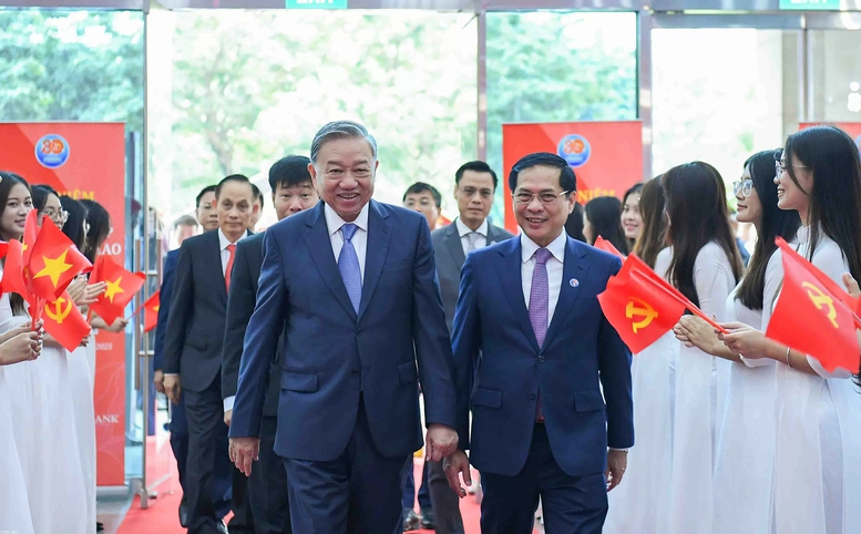 Tổng Bí thư Tô Lâm và Phó Thủ tướng Chính phủ, Bộ trưởng Ngoại giao Bùi Thanh Sơn tới dự lễ kỷ niệm 80 năm thành lập ngành Ngoại giao Việt Nam (28/8/1945-28/8/2025) - Ảnh: VGP/Hải Minh