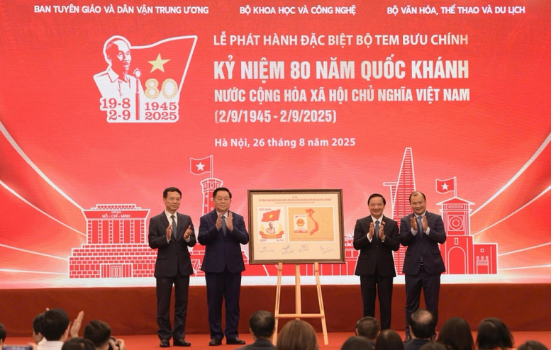 Phát hành bộ tem bưu chính đặc biệt kỷ niệm 80 năm Quốc khánh- Ảnh 1.