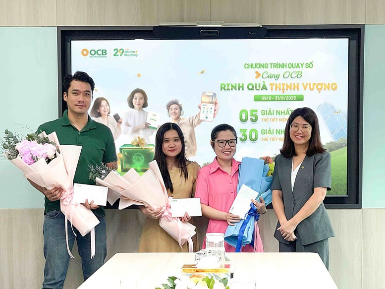 Hàng chục khách hàng trúng giải chương trình 'Cùng OCB rinh quà thịnh vượng'- Ảnh 1.