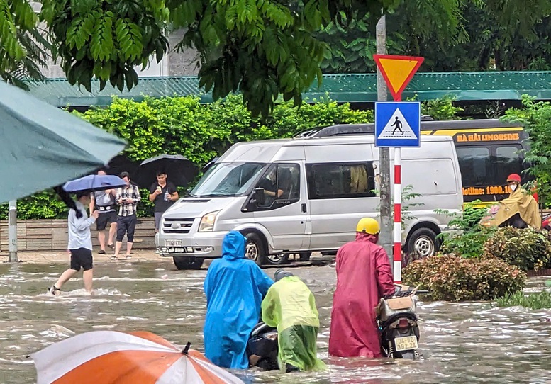 Quản lý đê điều trong những ngày này trở nên rất cấp thiết- Ảnh 1.