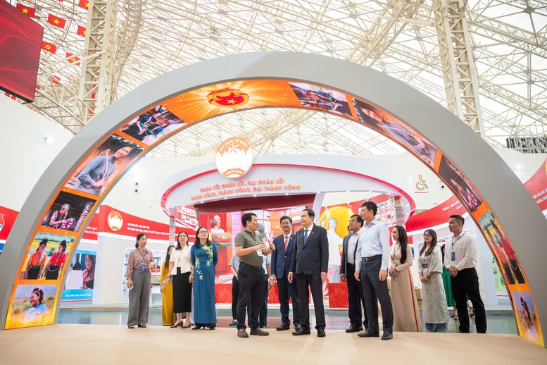 Chủ tịch Quốc hội kiểm tra công tác chuẩn bị Triển lãm 'Lịch sử và sứ mệnh Quốc hội Việt Nam'- Ảnh 1.