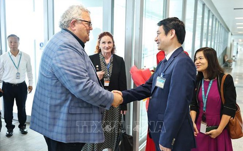 Chủ tịch Quốc hội New Zealand đến Hà Nội, bắt đầu thăm chính thức Việt Nam