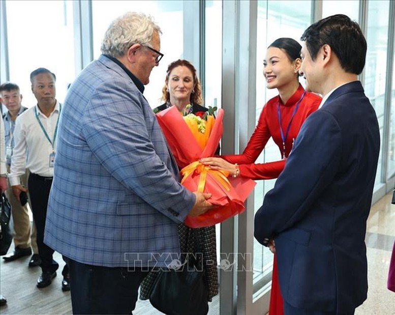 Chủ tịch Quốc hội New Zealand đến Hà Nội, bắt đầu thăm chính thức Việt Nam- Ảnh 2.