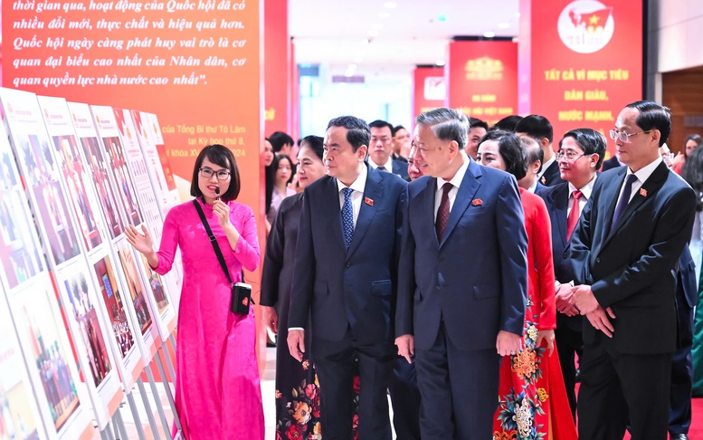 Tổng Bí thư Tô Lâm thăm quan Triển lãm ảnh ‘Quốc hội Việt Nam - 80 năm kế thừa và phát triển