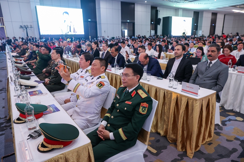 Thủ tướng: Triển lãm 80 năm tôn vinh lịch sử vẻ vang, lan tỏa lòng yêu nước, niềm tự hào, khát vọng vươn mình của dân tộc- Ảnh 7. Thủ tướng: Triển lãm 80 năm tôn vinh lịch sử vẻ vang, lan tỏa lòng yêu nước, niềm tự hào, khát vọng vươn mình của dân tộc- Ảnh 7.