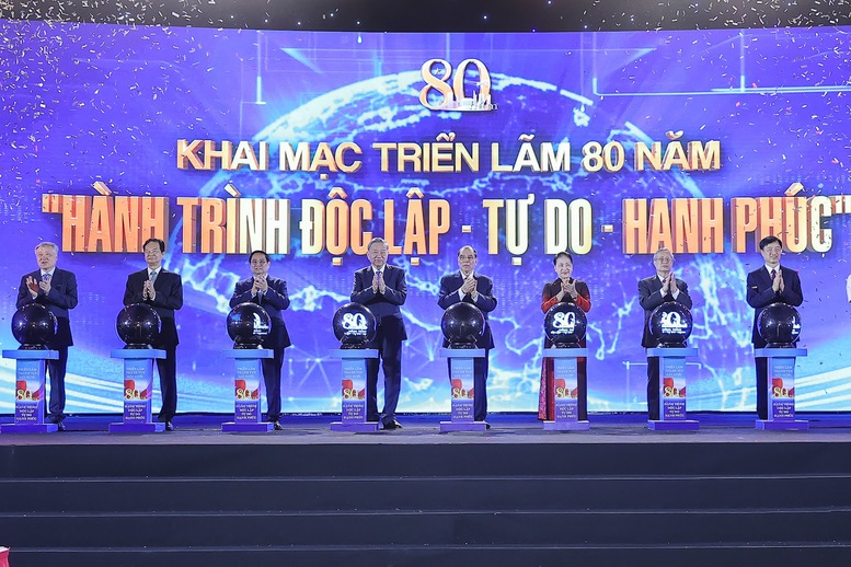 TỔNG THUẬT: Khai mạc trọng thể Triển lãm thành tựu đất nước “80 năm hành trình Độc lập - Tự do - Hạnh phúc”- Ảnh 3.
