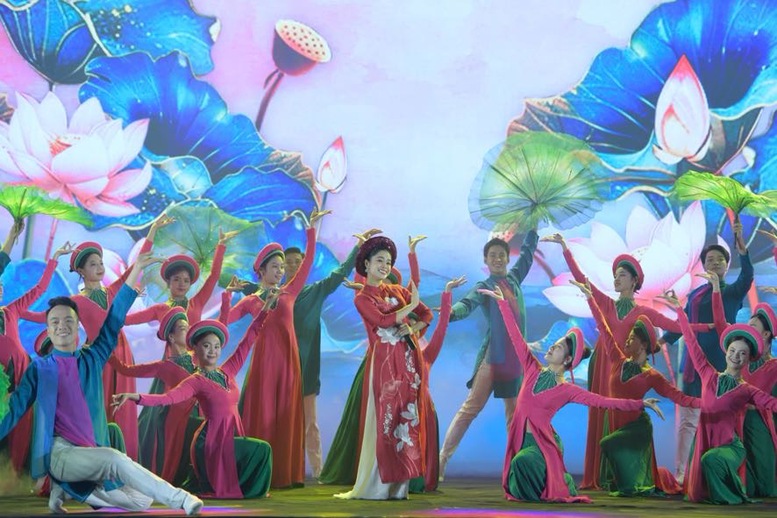 TỔNG THUẬT: Khai mạc trọng thể Triển lãm thành tựu đất nước “80 năm hành trình Độc lập - Tự do - Hạnh phúc”- Ảnh 8.