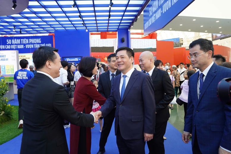Vinamilk tái hiện hành trình đến với thương hiệu sữa tiềm năng nhất thế giới tại Triển lãm thành tựu đất nước- Ảnh 3.