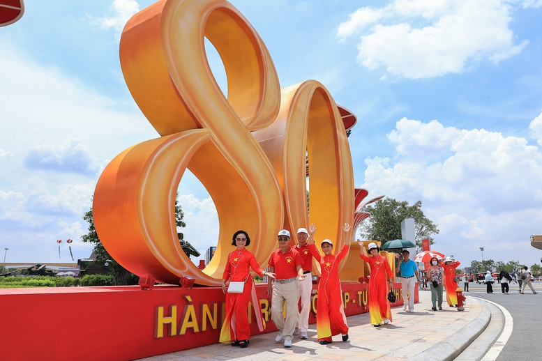 Triển lãm Thành tựu đất nước thu hút đông đảo người dân đến tham quan- Ảnh 9.