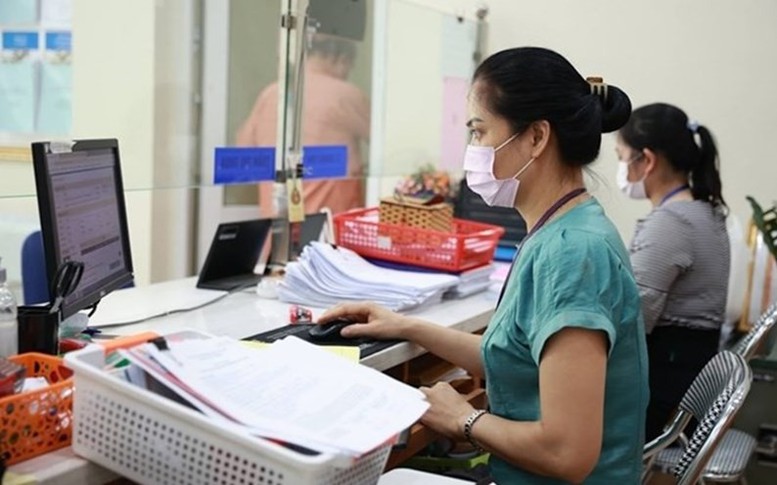 Làm kế toán cho hai trường có được phụ cấp?