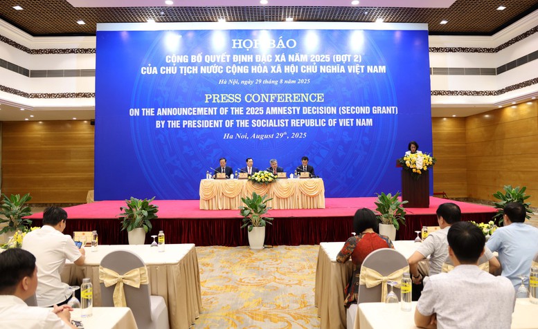 Công bố Quyết định của Chủ tịch nước đặc xá cho 13.920 người- Ảnh 1. Công bố Quyết định của Chủ tịch nước đặc xá cho 13.920 người- Ảnh 1.