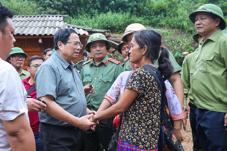 Thủ tướng tới Điện Biên, thăm hỏi người dân, chỉ đạo khắc phục hậu quả thiên tai nặng nề- Ảnh 3.