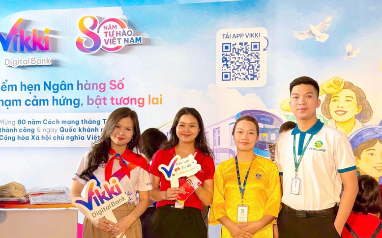Ngân hàng số Vikki tặng 1.100 điện thoại thông minh 5G cho người nghèo, lan tỏa niềm vui Quốc khánh