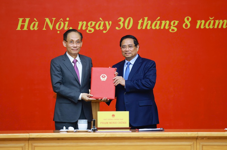Thủ tướng Phạm Minh Chính trao quyết định giao quyền Bộ trưởng Bộ Ngoại giao- Ảnh 1.