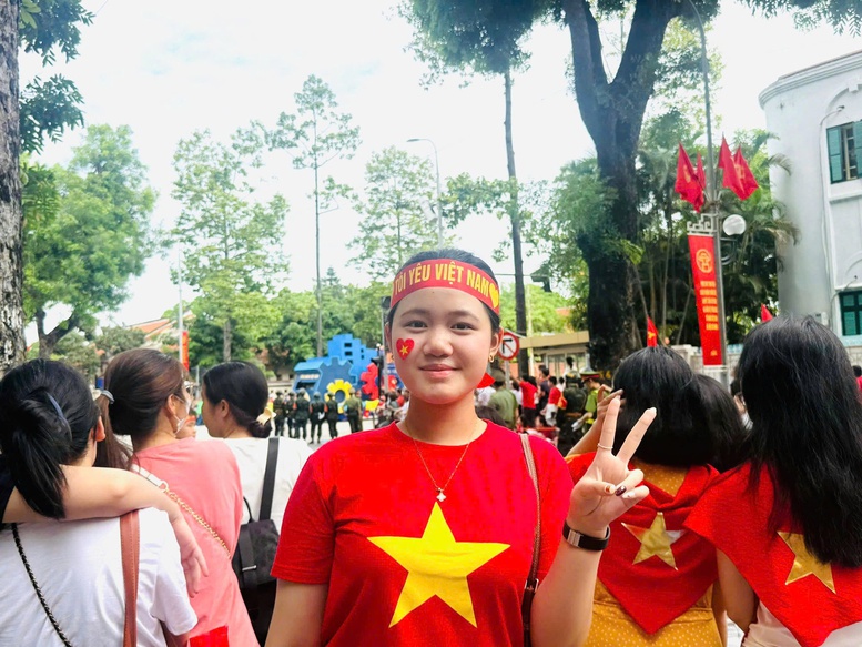 Người dân rưng rưng xúc động khi xem Lễ Tổng duyệt diễu binh, diễu hành kỷ niệm 80 năm Quốc khánh 2/9- Ảnh 4.