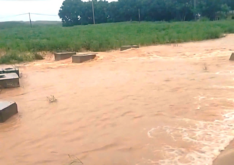 Ứng phó bão số 6 và mưa lũ: Quảng Trị rà soát, sơ tán người dân khỏi vùng nguy hiểm- Ảnh 1.
