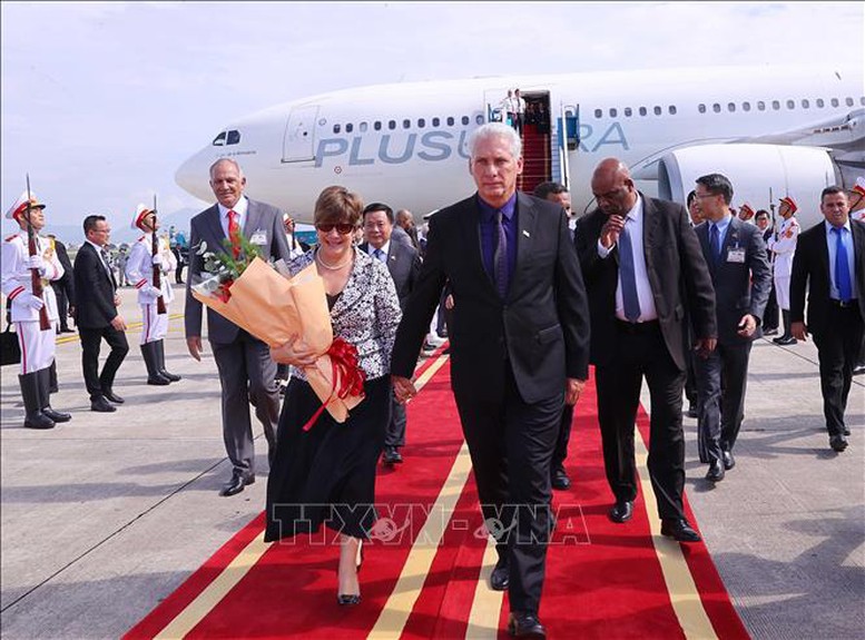 Bí thư thứ Nhất, Chủ tịch nước Cuba và Phu nhân đến Hà Nội, bắt đầu thăm cấp Nhà nước, dự Lễ kỷ niệm 80 năm Quốc khánh Việt Nam- Ảnh 3.