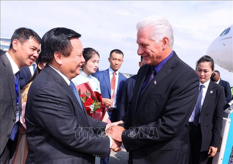 Bí thư thứ Nhất, Chủ tịch nước Cuba và Phu nhân đến Hà Nội, bắt đầu thăm cấp Nhà nước, dự Lễ kỷ niệm 80 năm Quốc khánh Việt Nam- Ảnh 1.