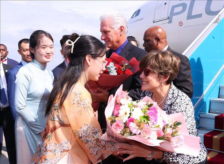 Bí thư thứ Nhất, Chủ tịch nước Cuba và Phu nhân đến Hà Nội, bắt đầu thăm cấp Nhà nước, dự Lễ kỷ niệm 80 năm Quốc khánh Việt Nam- Ảnh 2.