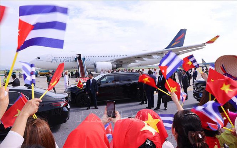 Bí thư thứ Nhất, Chủ tịch nước Cuba và Phu nhân đến Hà Nội, bắt đầu thăm cấp Nhà nước, dự Lễ kỷ niệm 80 năm Quốc khánh Việt Nam- Ảnh 5.