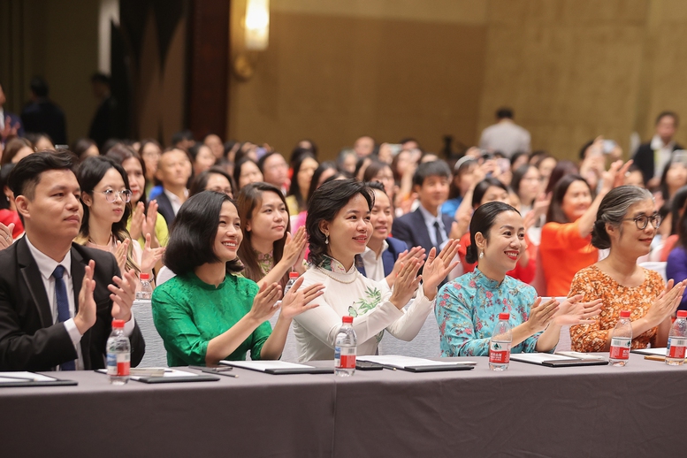 Thủ tướng chia sẻ với kiều bào tại Trung Quốc về không khí, tinh thần Quốc khánh trong nước- Ảnh 6.