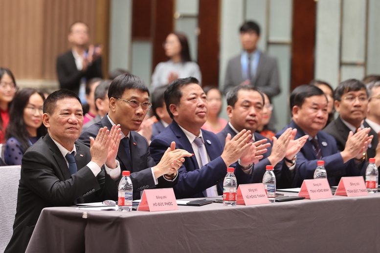 Thủ tướng chia sẻ với kiều bào tại Trung Quốc về không khí, tinh thần Quốc khánh trong nước- Ảnh 4.