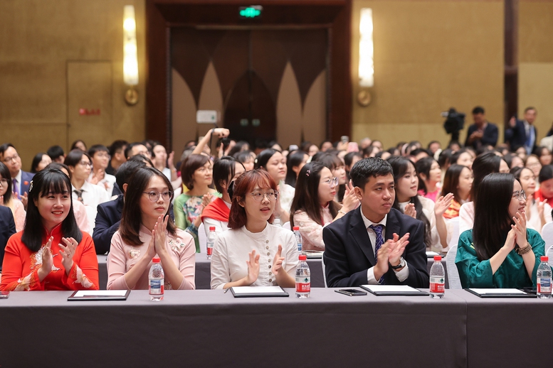 Thủ tướng chia sẻ với kiều bào tại Trung Quốc về không khí, tinh thần Quốc khánh trong nước- Ảnh 5.