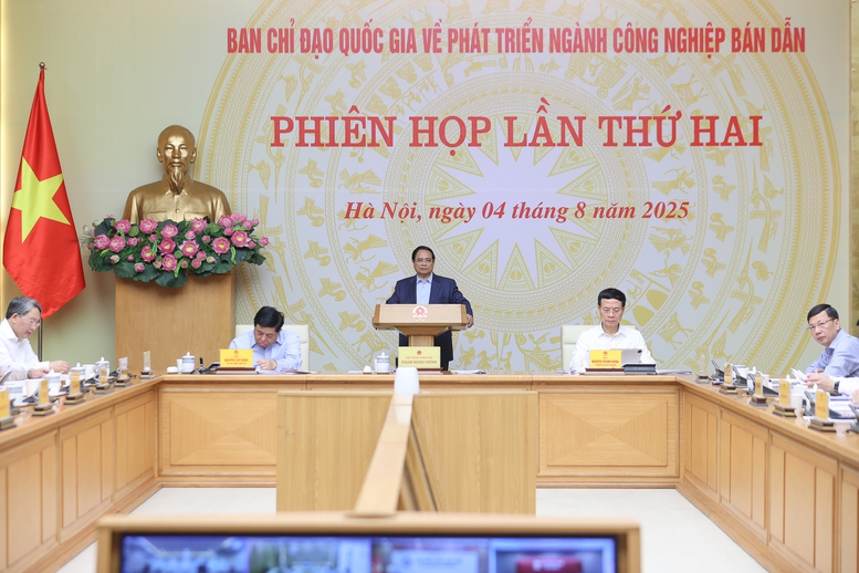 Thủ tướng Phạm Minh Chính chủ trì họp Ban Chỉ đạo quốc gia về công nghiệp bán dẫn- Ảnh 2.