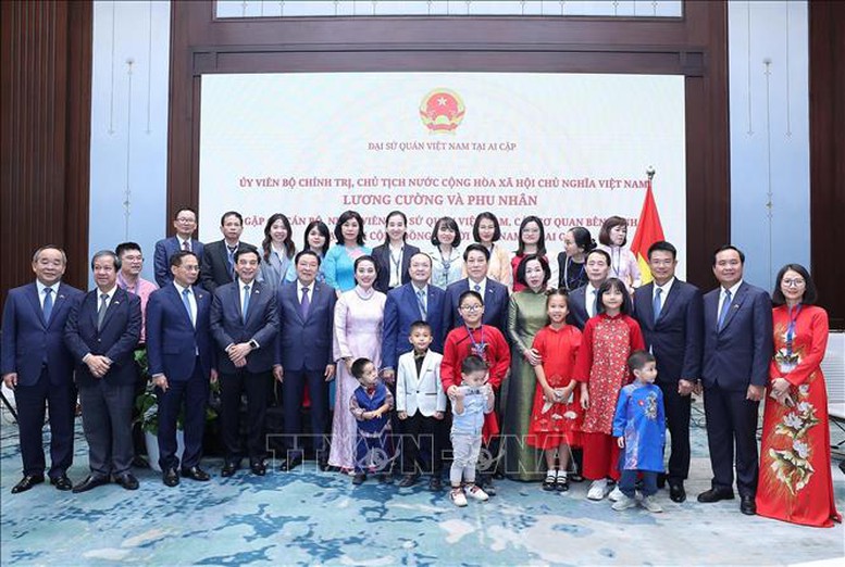 Chủ tịch nước Lương Cường gặp gỡ cộng đồng người Việt Nam tại Ai Cập