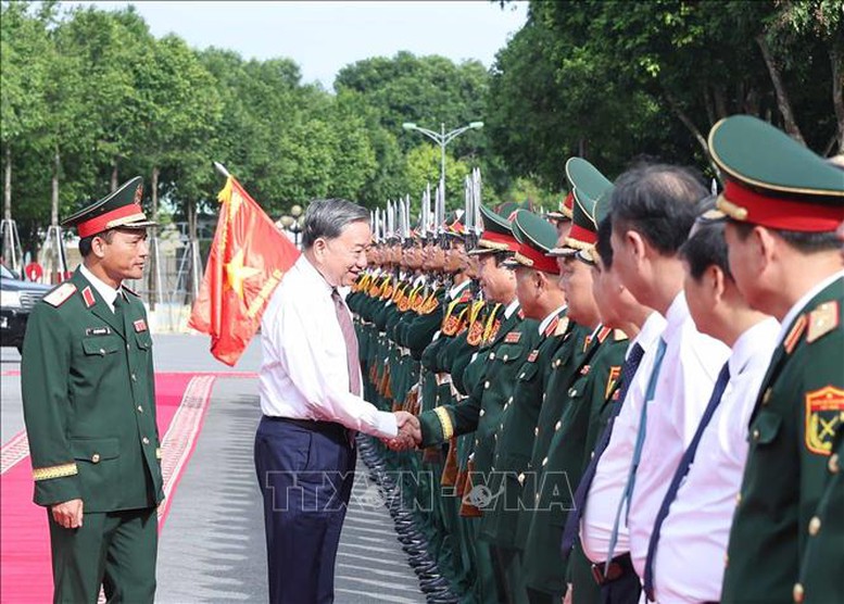 Tổng Bí thư Tô Lâm: Xây dựng Quân đoàn 12 là lực lượng cơ động chiến lược của Quân đội- Ảnh 1. Tổng Bí thư Tô Lâm thăm và làm việc tại Quân đoàn 12 - Ảnh: TTXVN