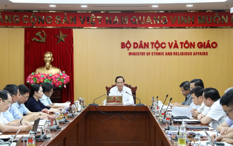 Cử cán bộ hỗ trợ công tác dân tộc, tôn giáo cho địa phương vận hành chính quyền 2 cấp