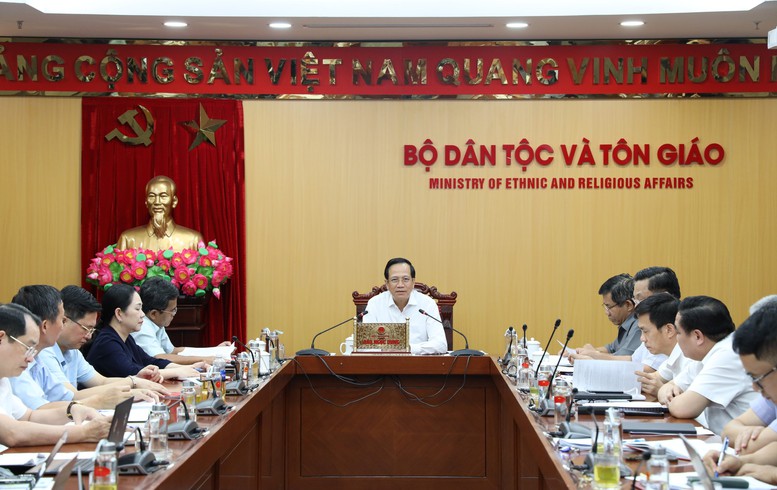Cử cán bộ hỗ trợ công tác dân tộc, tôn giáo cho địa phương vận hành chính quyền 2 cấp- Ảnh 1.