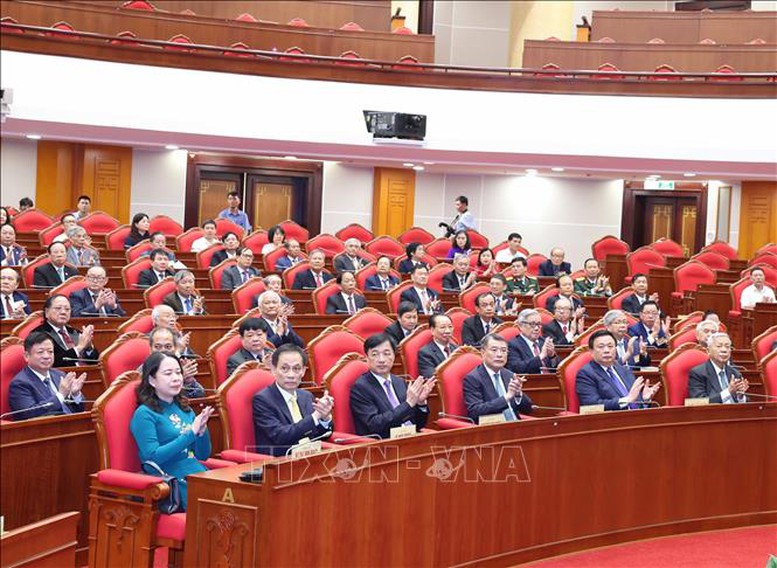 Tổng Bí thư: Trí thức, nhà khoa học, văn nghệ sĩ tiếp tục là lực lượng tiên phong mở đường cho dân tộc tiến lên mạnh mẽ- Ảnh 3. Lãnh đạo Đảng, Nhà nước và các đại biểu tham dự buổi gặp mặt - Ảnh: TTXVN