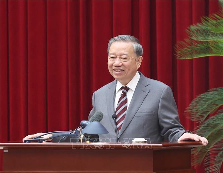 Tổng Bí thư: Trí thức, nhà khoa học, văn nghệ sĩ tiếp tục là lực lượng tiên phong mở đường cho dân tộc tiến lên mạnh mẽ- Ảnh 2. Tổng Bí thư nhấn mạnh: Trí thức, nhà khoa học, văn nghệ sĩ tiếp tục là lực lượng tiên phong mở đường cho dân tộc tiến lên mạnh mẽ - Ảnh: TTXVN
