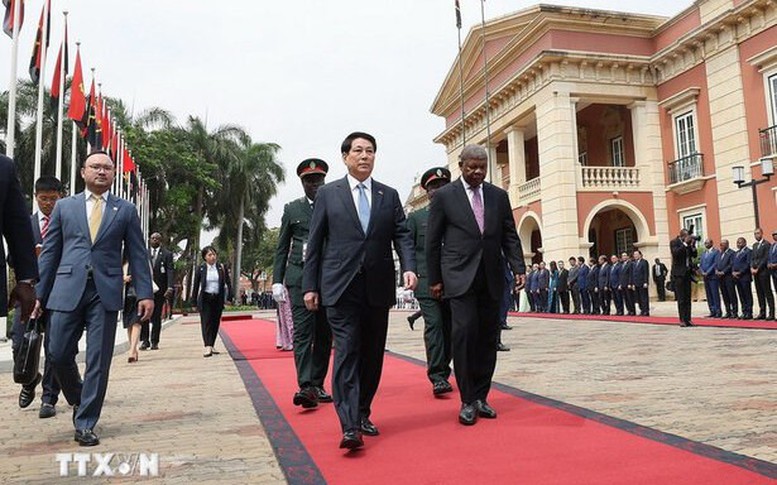 Angola đón Chủ tịch nước Lương Cường theo nghi thức cao nhất