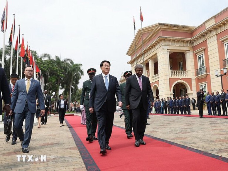 Angola đón Chủ tịch nước Lương Cường theo nghi thức cao nhất- Ảnh 1.