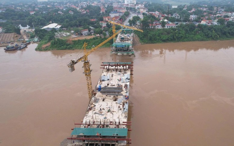 Xây dựng cầu Phong Châu vượt tiến độ 3 tháng