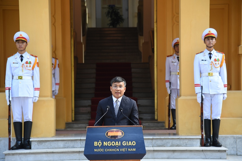 Lễ thượng cờ kỷ niệm 58 năm thành lập ASEAN- Ảnh 3. Lễ thượng cờ kỷ niệm 58 năm thành lập ASEAN- Ảnh 3.