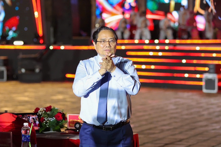 'Dưới cờ vinh quang': Kết nối quá khứ, hiện tại, tương lai trong xúc cảm và tự hào- Ảnh 4.
