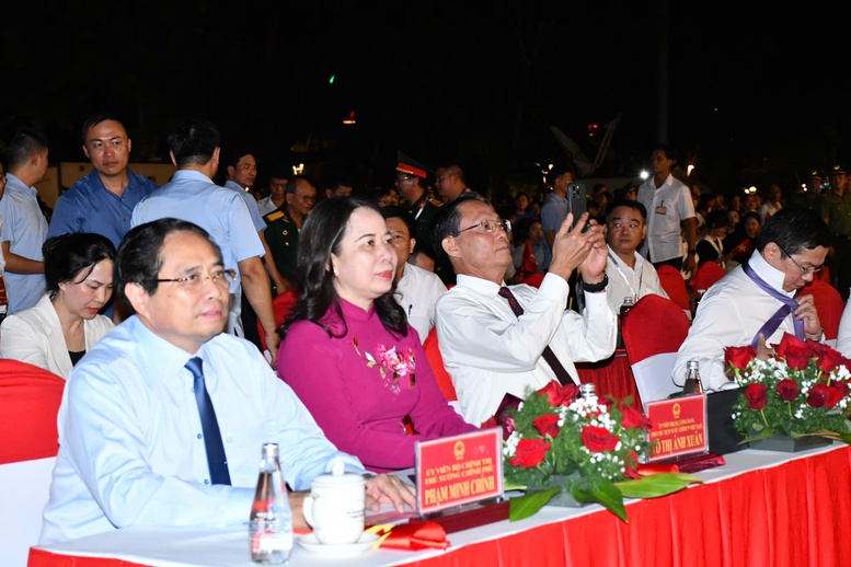 'Dưới cờ vinh quang': Kết nối quá khứ, hiện tại, tương lai trong xúc cảm và tự hào- Ảnh 5.